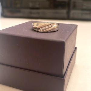 Mens wedding ring/band